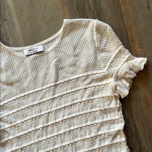 Bailey 44 White Crew Neck Smocked Short Sleeve Stretchy Tee Size: Small (S) - Picture 5 of 15